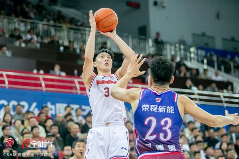 球队被看好提前进入季后赛，士气高涨备战中的简单介绍